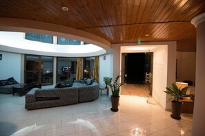 Lobby sitting area - Bella Rosa (Pegeia)