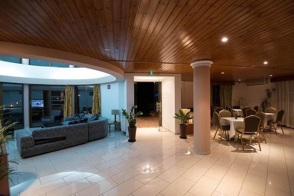 Interior - Bella Rosa (Pegeia)