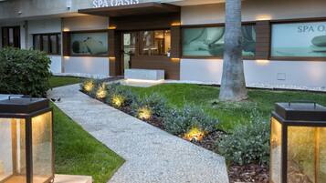 Behandelingskamers voor koppels, een sauna, een bubbelbad, een stoombad