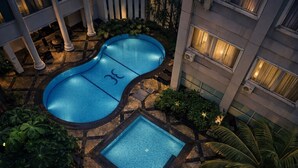 2 outdoor pools