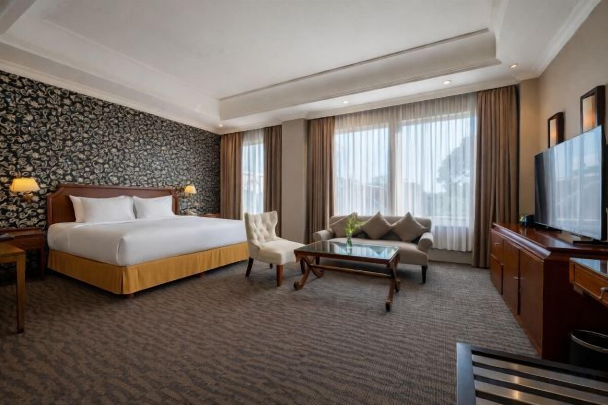 Premium bedding, in-room safe, desk, rollaway beds (surcharge)