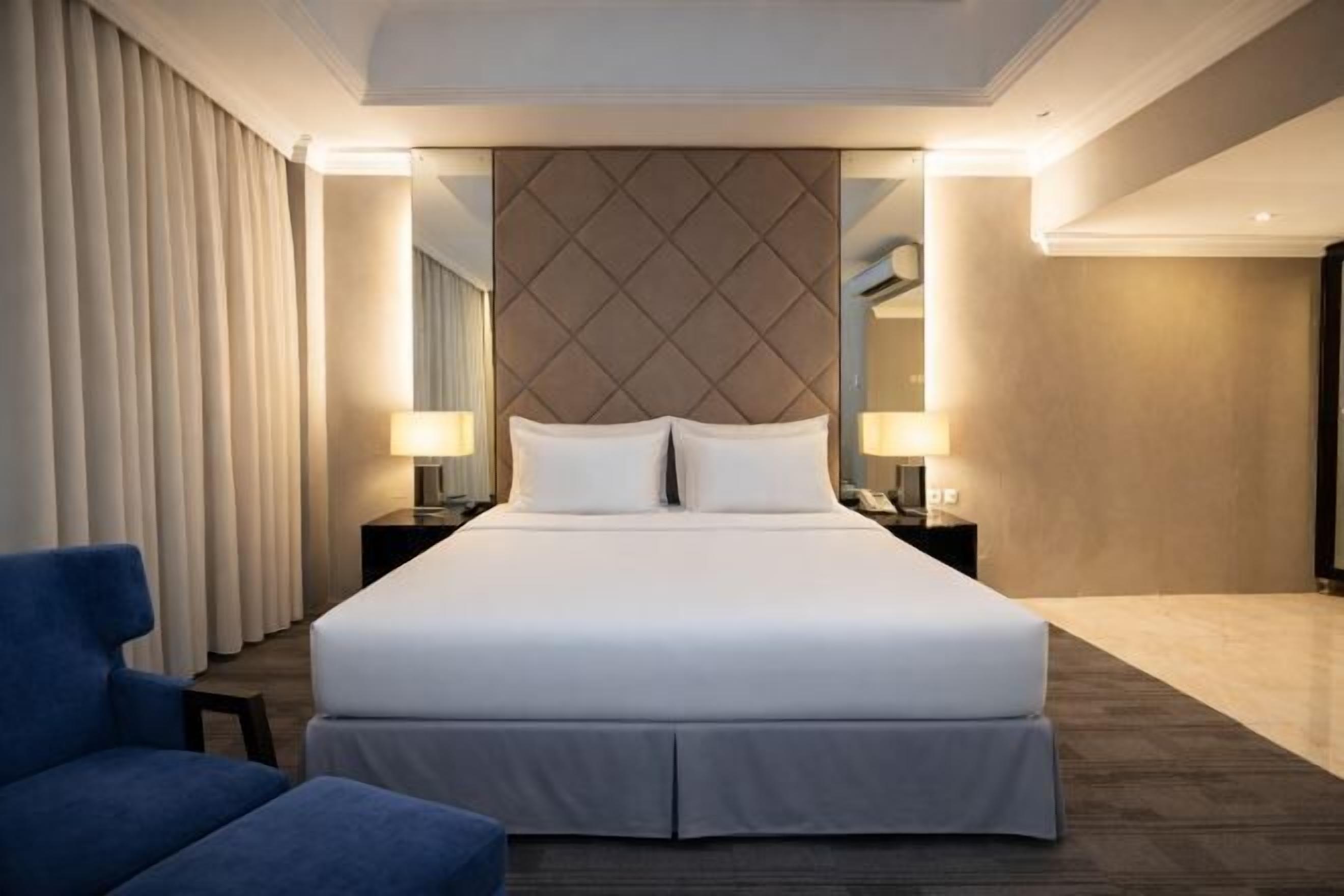 Premium bedding, in-room safe, desk, rollaway beds