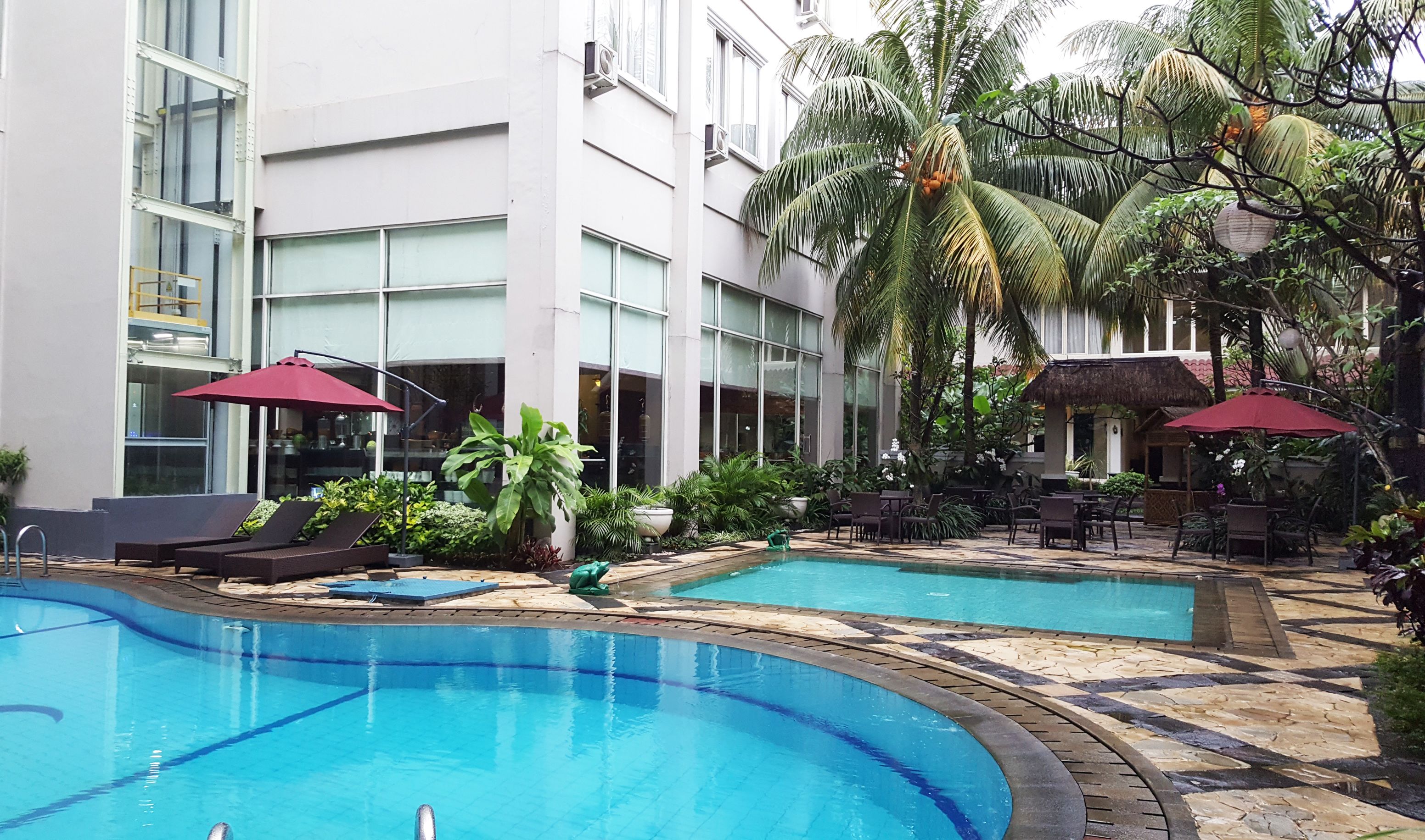 Kolam renang terbuka