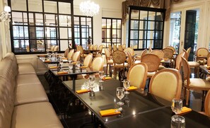 2 Restaurants, Frühstück, Mittagessen, Abendessen, internationale Küche