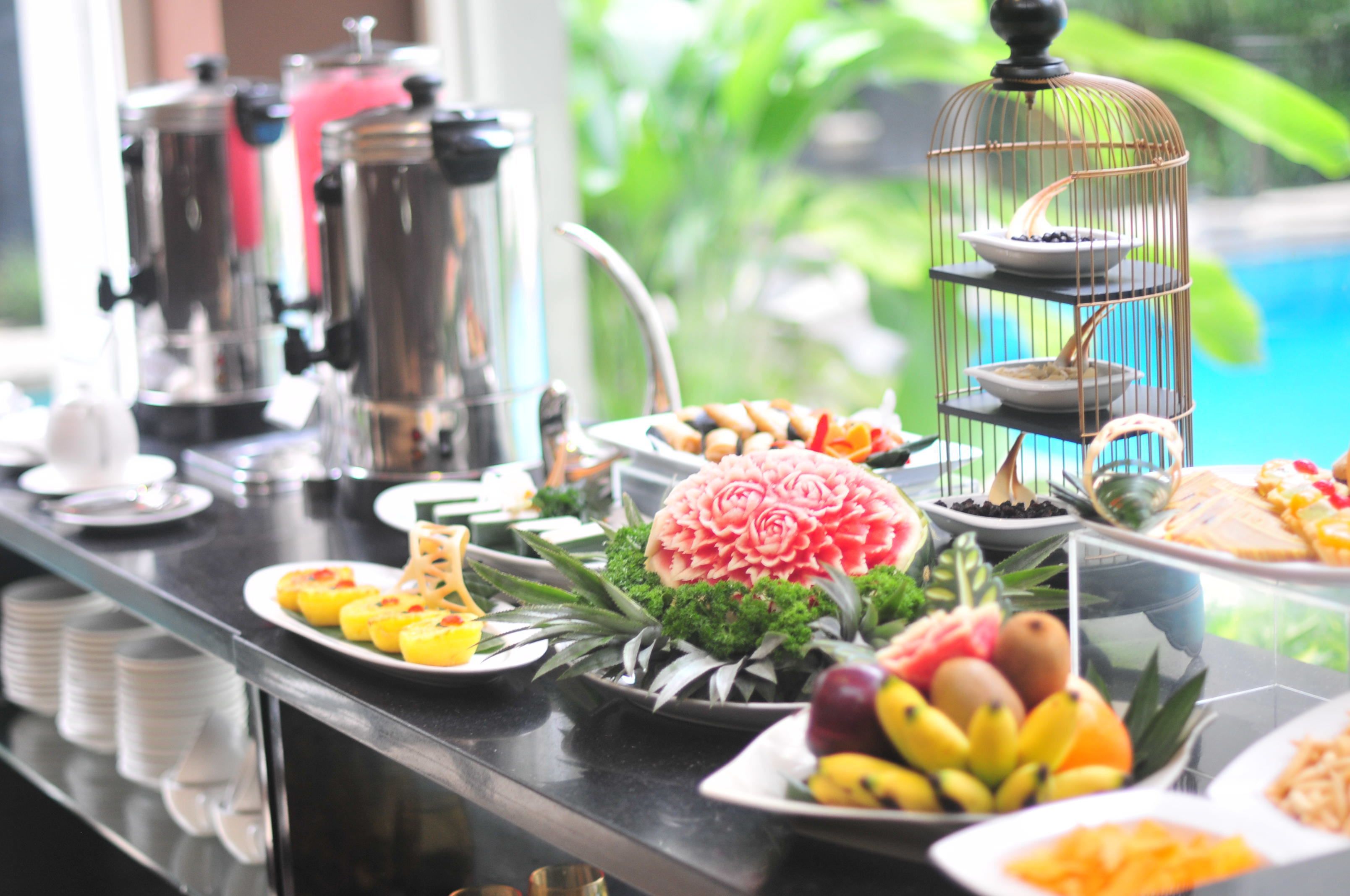 Bữa sáng buffet hàng ngày (150000 IDR/mỗi người) 