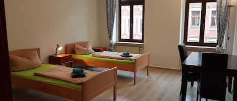 1 Schlafzimmer, Allergikerbettwaren, individuell dekoriert