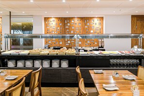 Free daily buffet breakfast  - Arena Leme Hotel (Rio de Janeiro)