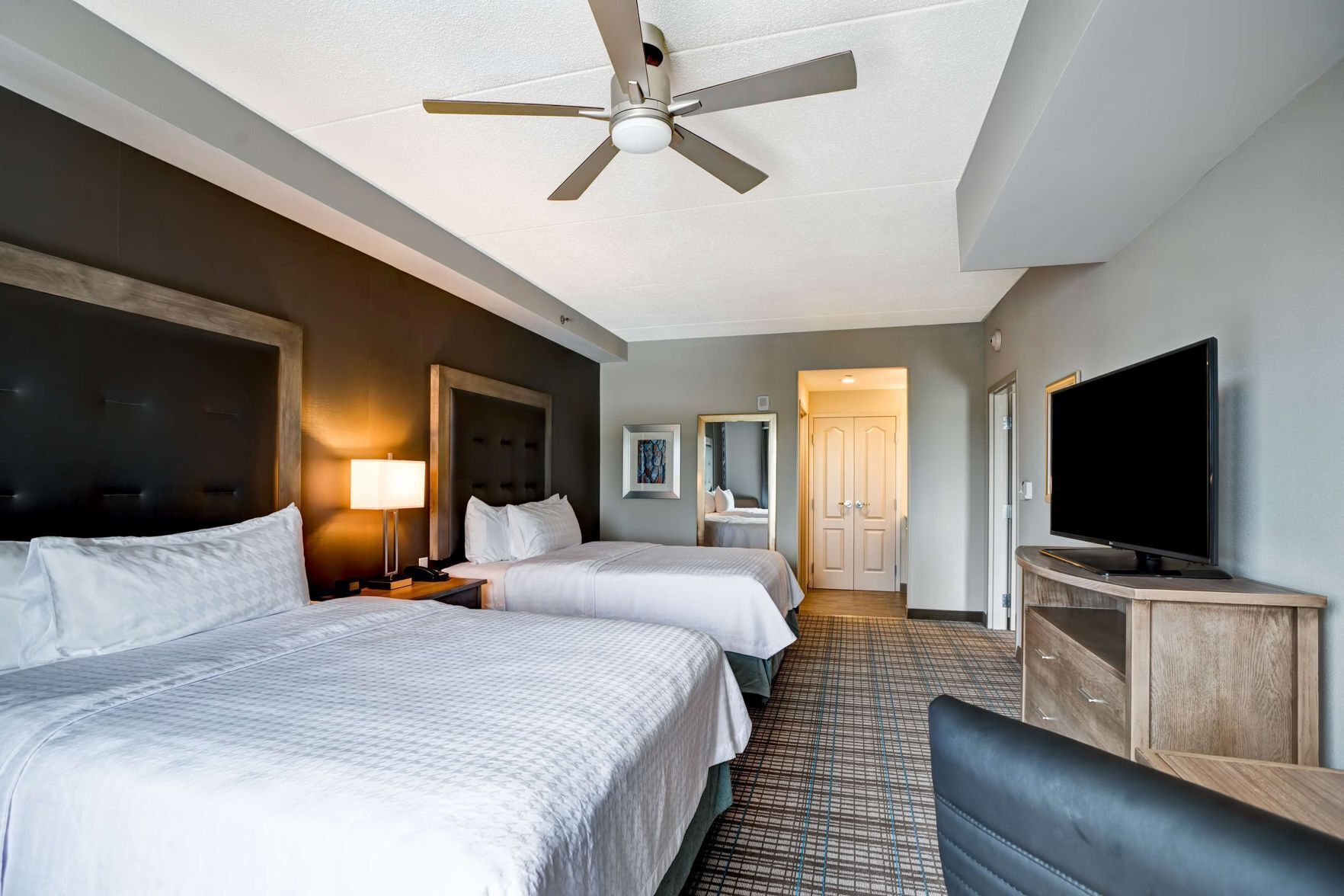 Premium bedding, in-room safe, individually decorated