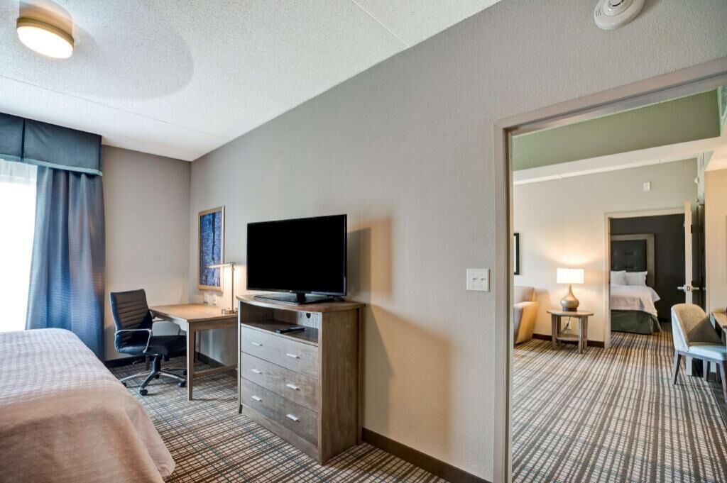 Premium bedding, in-room safe, individually decorated