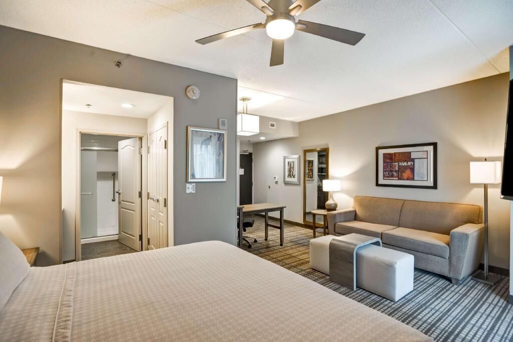 Premium bedding, in-room safe, individually decorated