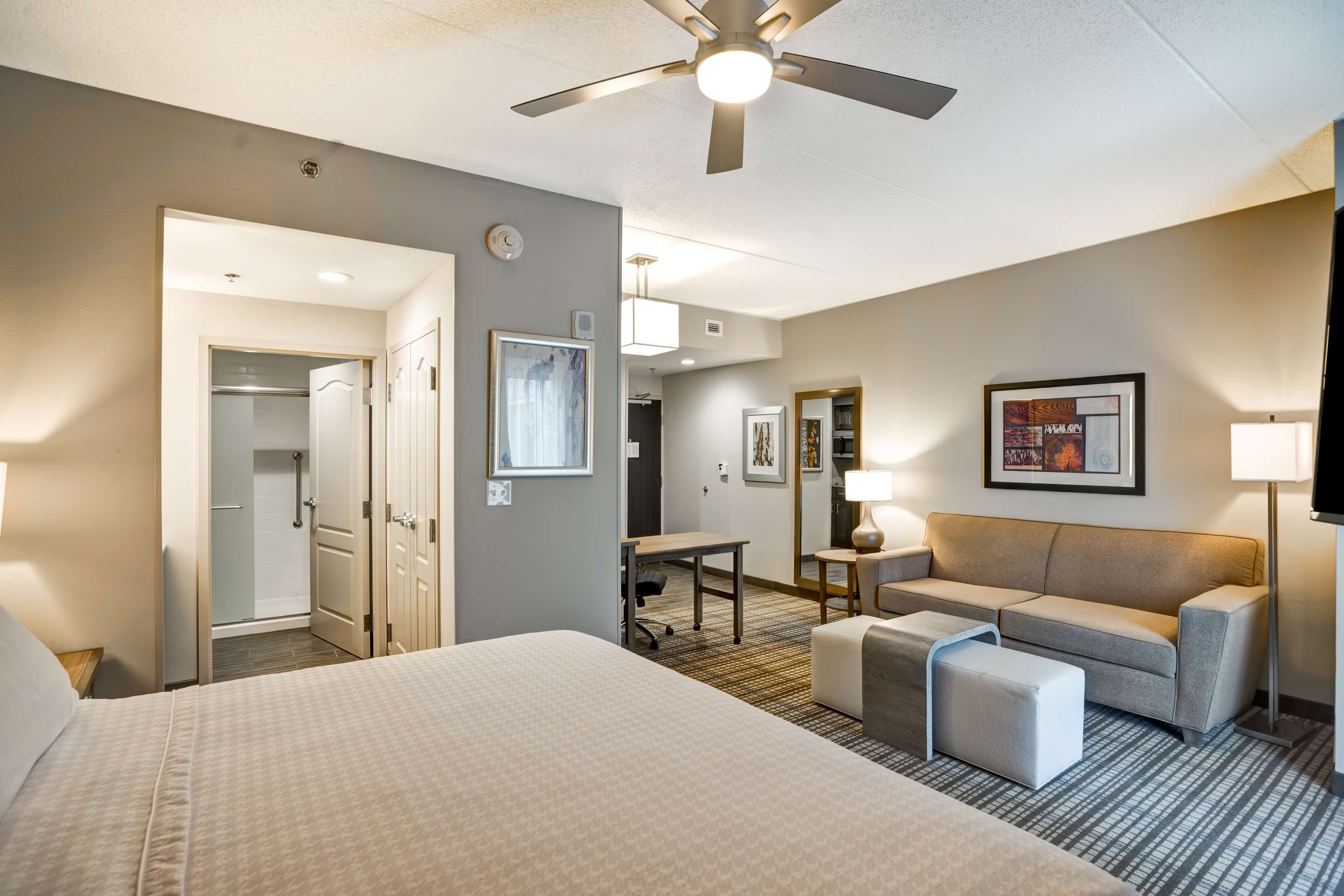 studio suite, 1 king bed, non smoking | premium bedding, in-room safe, individually decorated