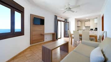 Lägenhet - 2 sovrum - havsutsikt (6 pax) | Vardagsrum | Tv