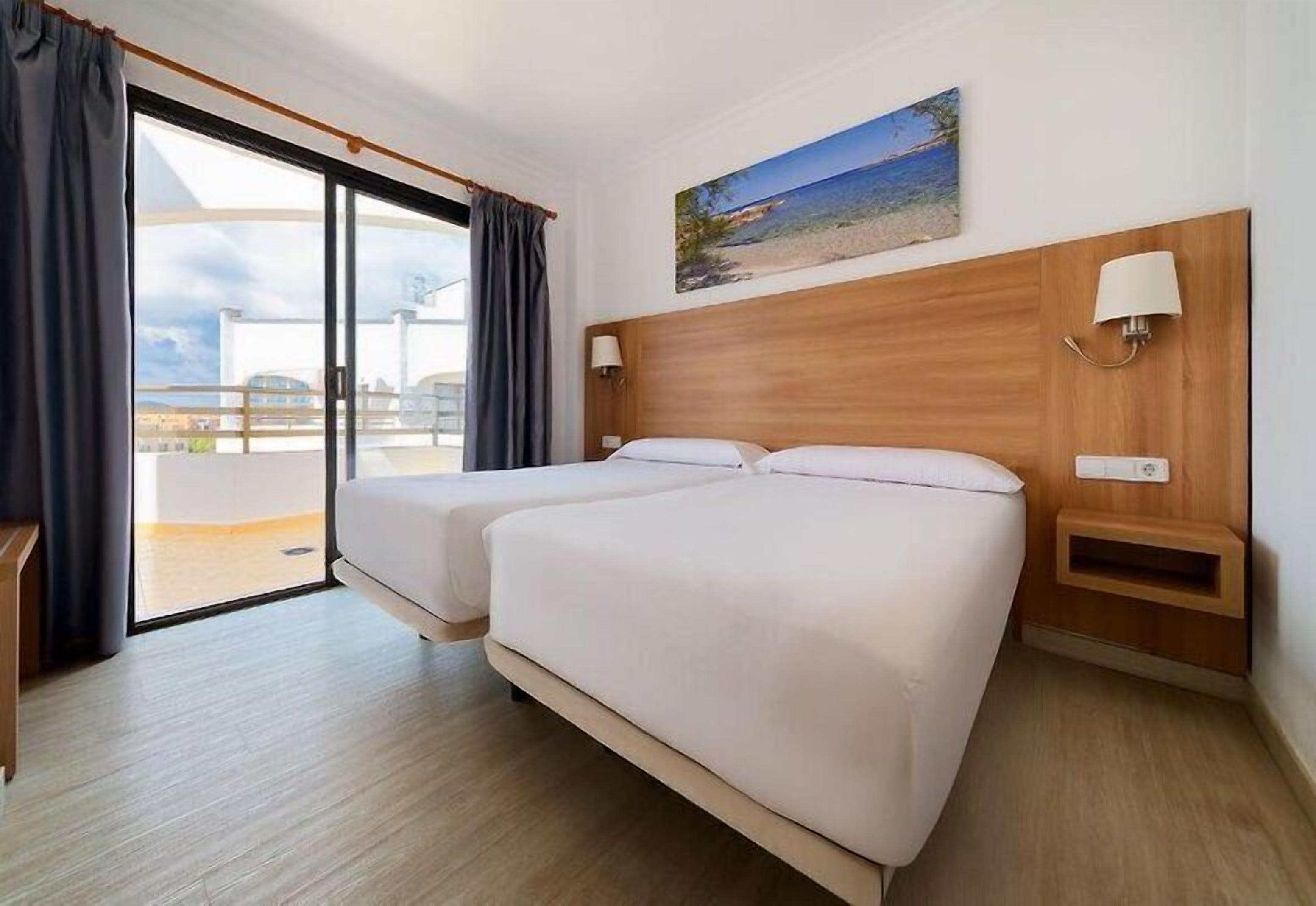 Apartment, 1 Bedroom, Sea View | In-room safe, desk, blackout drapes, free cribs/infant beds