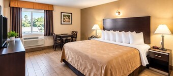 Quality Inn & Suites near Downtown Bakersfield