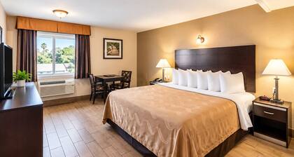 Quality Inn & Suites near Downtown Bakersfield