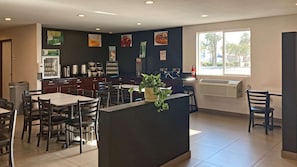 Desayuno continental gratuito y diario