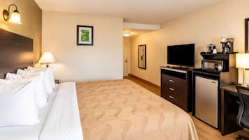 Standard Room, 1 King Bed, Non Smoking | 1 bedroom, desk, laptop workspace, blackout drapes