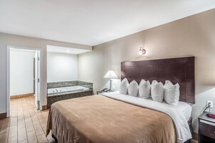 1 habitación, escritorio y espacio para trabajar con laptop 