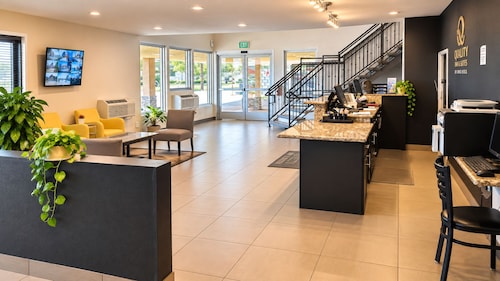 Quality Inn & Suites near Downtown Bakersfield