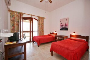 Habitación doble | Ropa de cama de alta calidad y edredón 