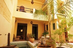 تقديم الإفطار والعشاء