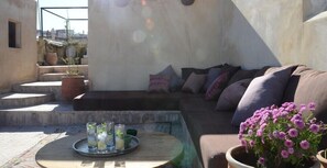 من حمّامات السباحة المغطاة