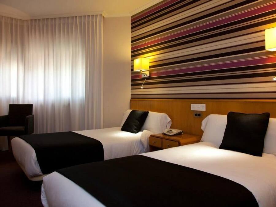 Double or Twin Room | In-room safe, desk, soundproofing, cots/infant beds