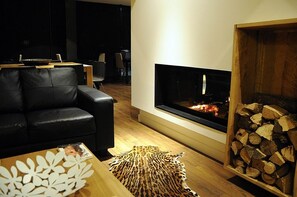 Fireplace - Bonansa Country Hotel (Bonansa)