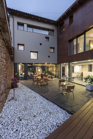 Porch - Bonansa Country Hotel (Bonansa)