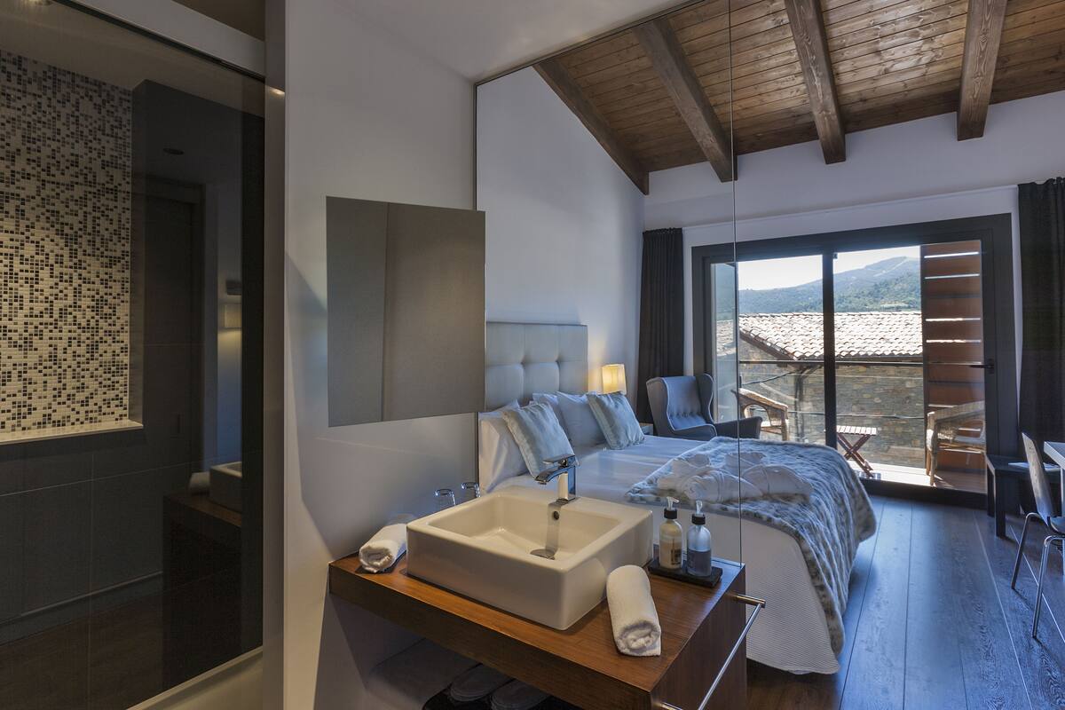 Habitación Deluxe con 1 cama matrimonial o 2 individuales (with Spa Access) | Escritorio, cortinas blackout, insonorización y camas extra