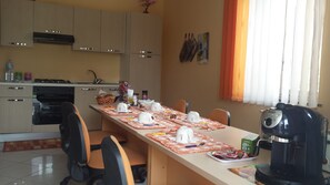 Appartamento, 2 camere da letto, vista giardino | Cucina privata | Frigorifero, macchina per tè/caffè