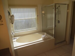 Towels - Pool Homes by SVV (Davenport)