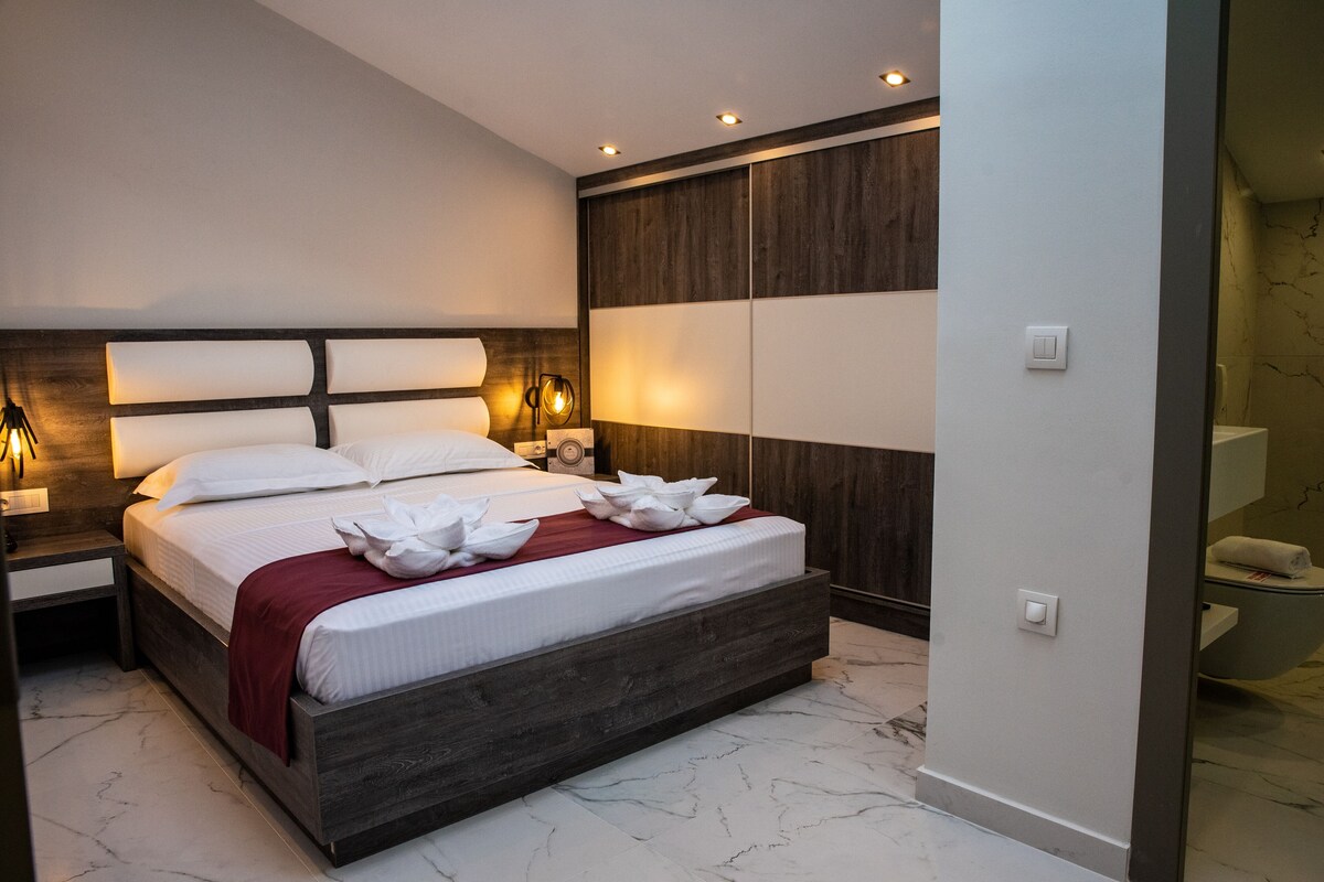 Egyptian cotton sheets, premium bedding, minibar, in-room safe