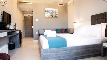 Egyptian cotton sheets, premium bedding, minibar, in-room safe