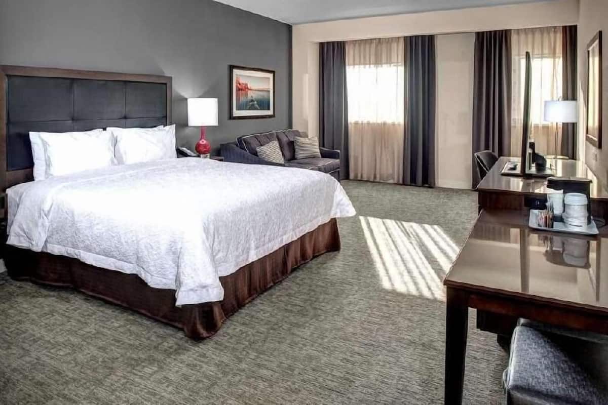 Caja de seguridad en la habitación y escritorio