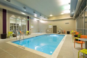 Una piscina cubierta