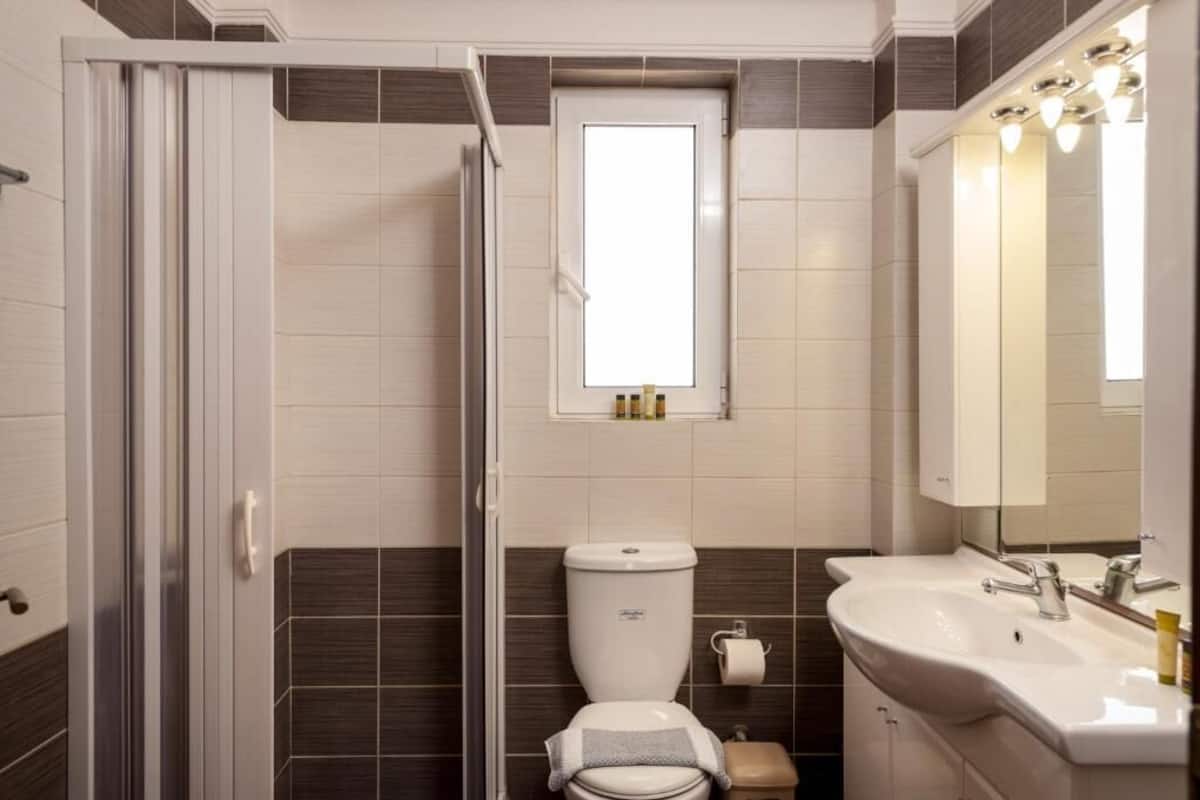 deluxe twin maisonette | bathroom | deep-soaking bathtub, hair dryer, bathrobes, towels