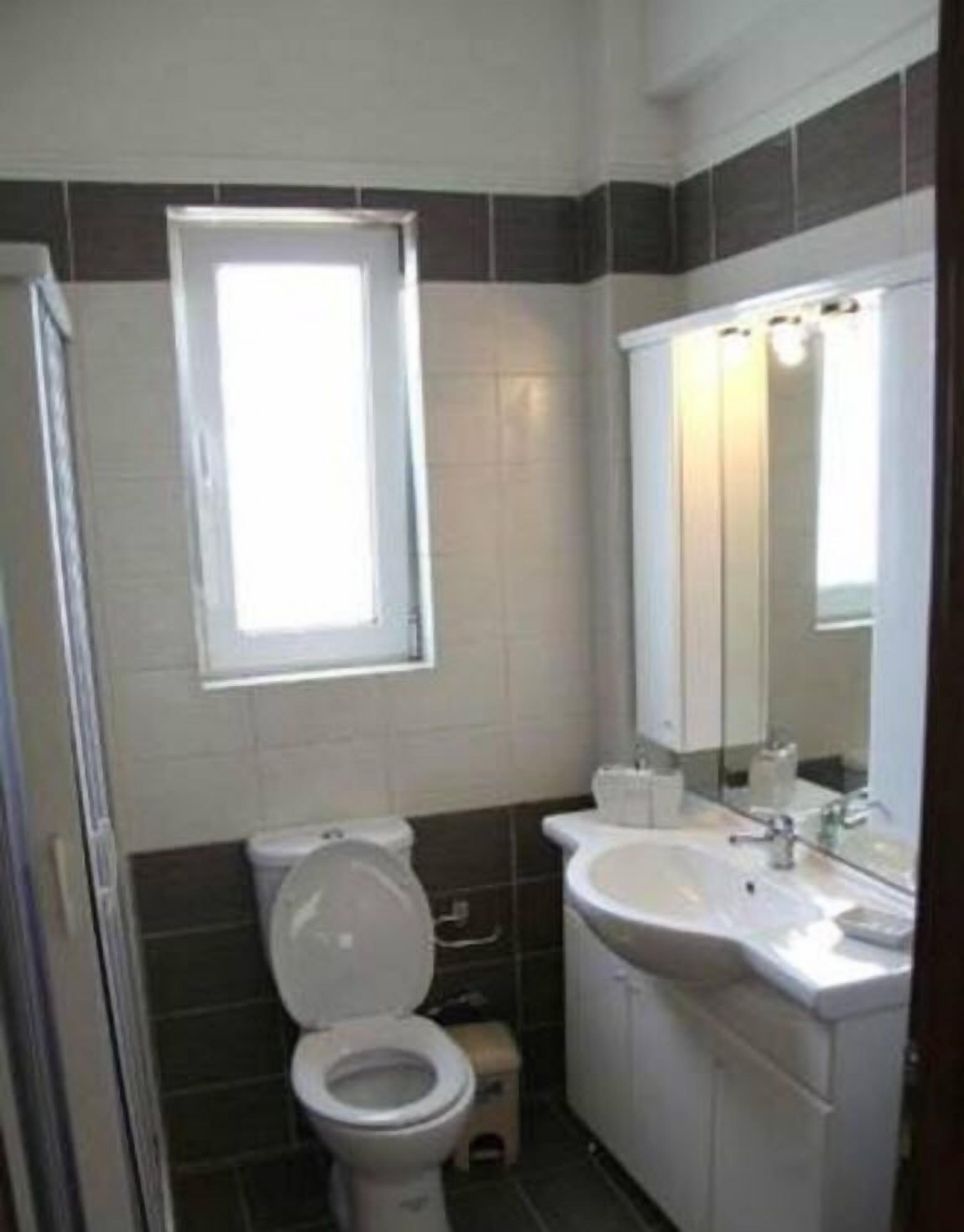 studio, pool view | bathroom | deep-soaking bathtub, hair dryer, bathrobes, towels