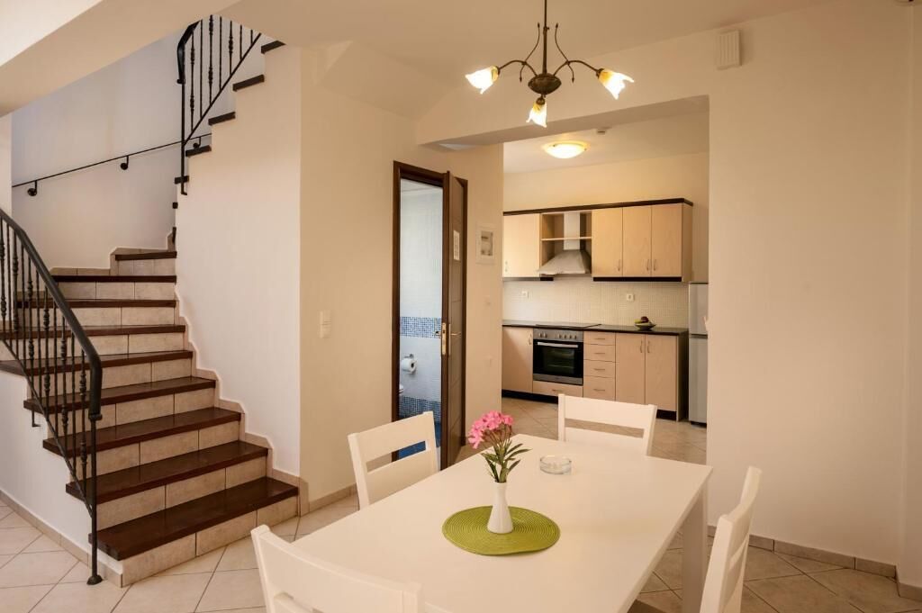 fridge, stovetop, coffee/tea maker, electric kettle