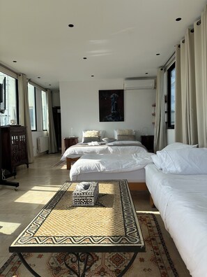 Quadruple Room | Premium bedding, minibar, in-room safe, individually decorated - Dar Souad (La Marsa)