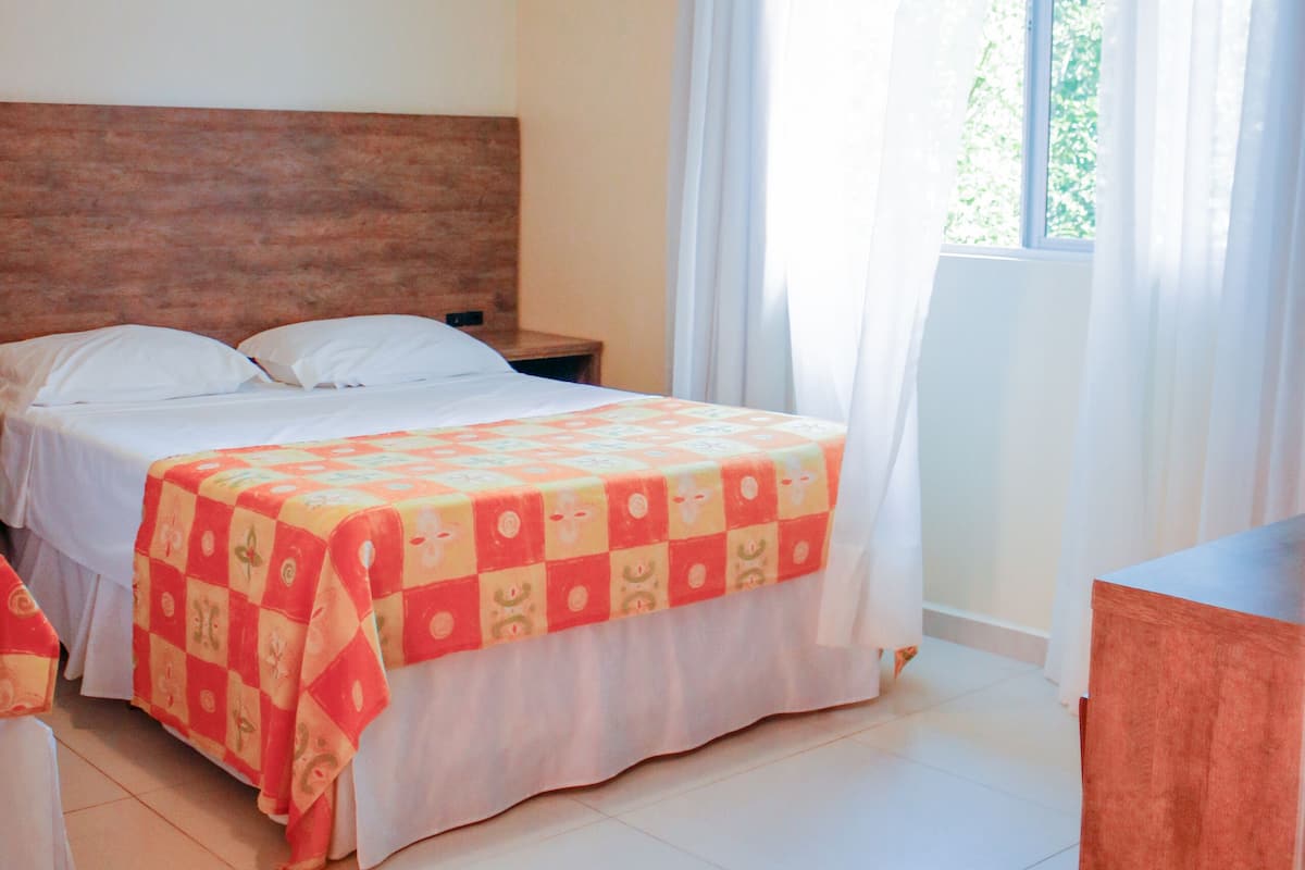 Minibar, free WiFi, bed sheets