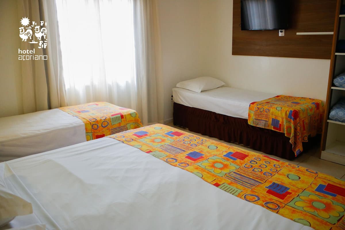 Minibar, free WiFi, bed sheets