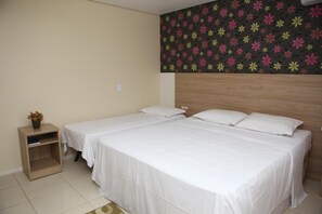 Minibar, free WiFi, bed sheets - Hotel Açoriano (Penha)