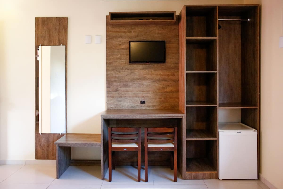 Minibar, free WiFi, bed sheets