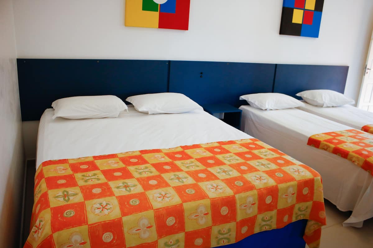 Minibar, free WiFi, bed sheets