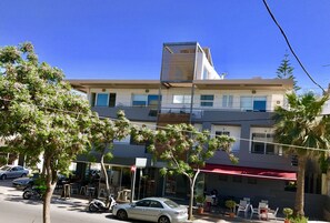 Front of property - Kleanthi Studios (Chania)