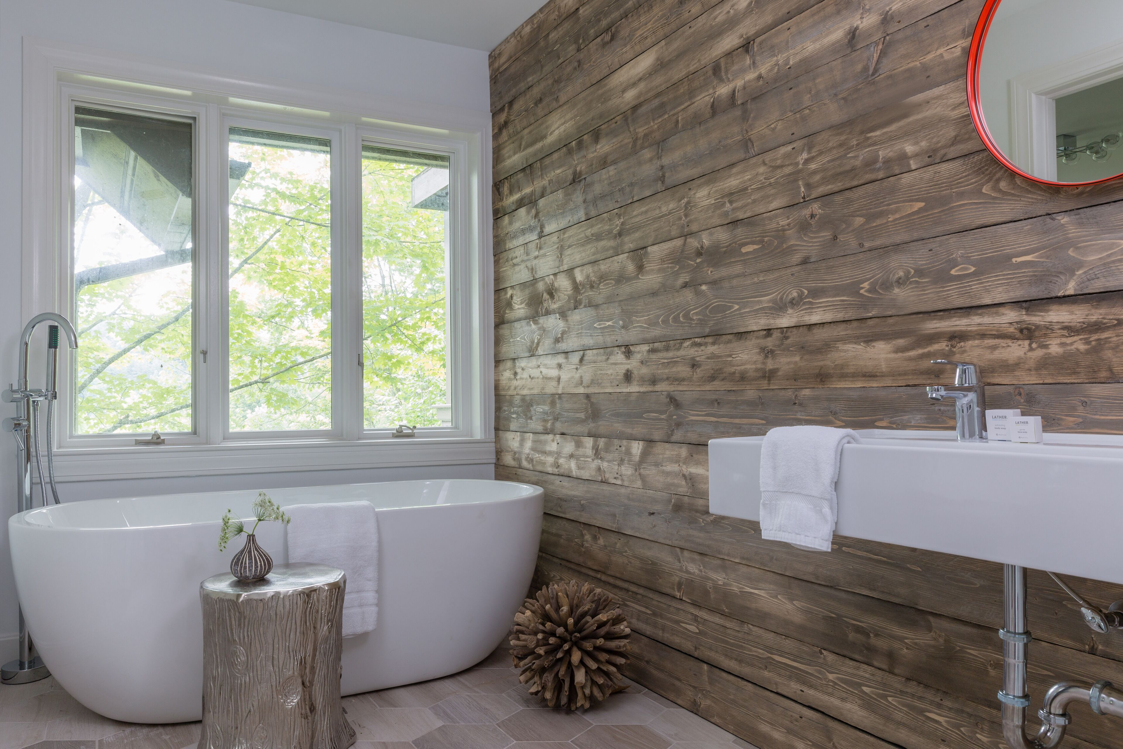 deep-soaking bathtub