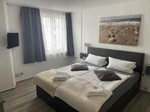 Superior Triple Room, Private Bathroom | Room amenity - Hotel Jägerhof Kettwig (Essen)