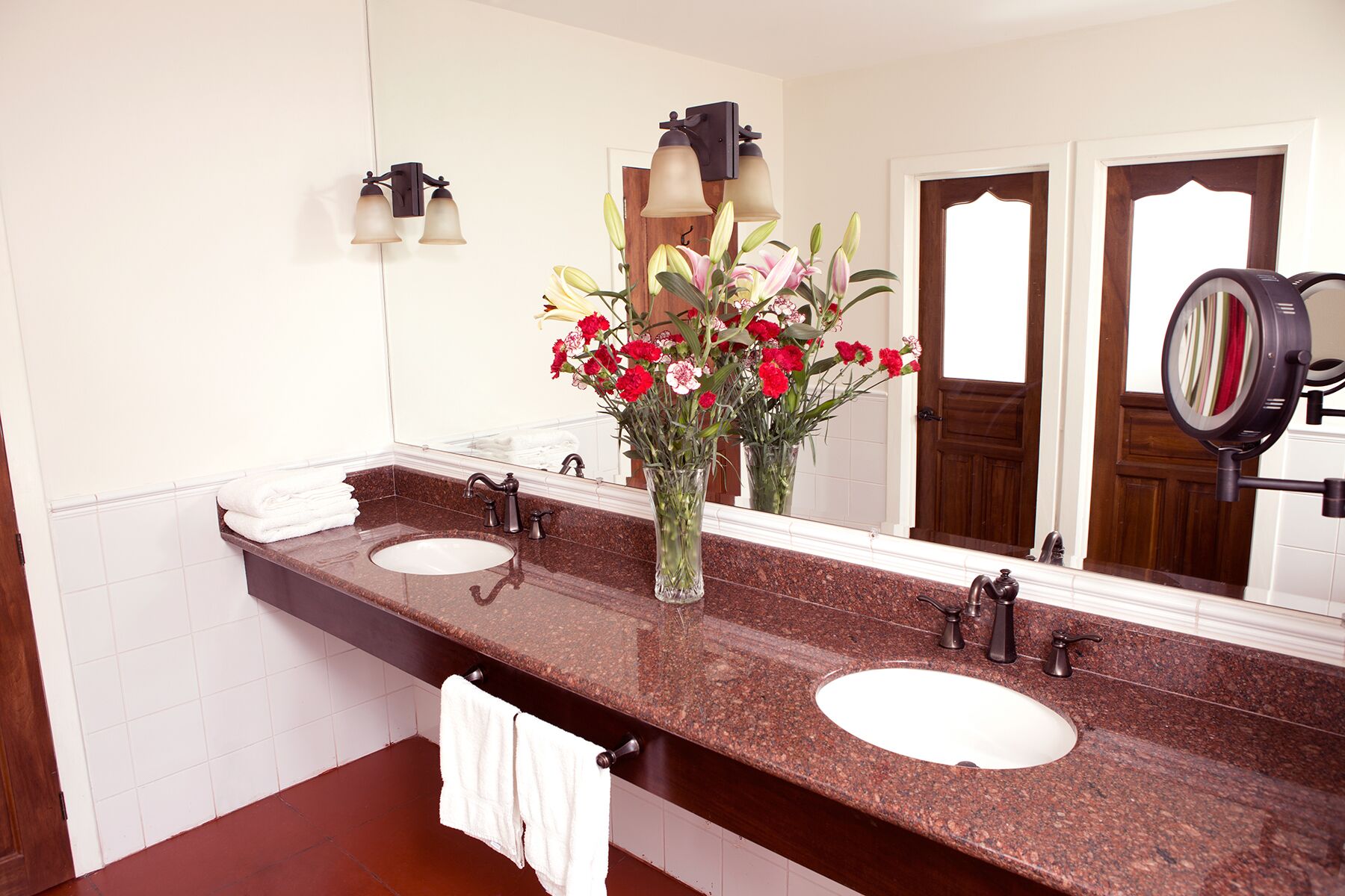 deluxe suite 207 | bathroom | shower, free toiletries, hair dryer, towels