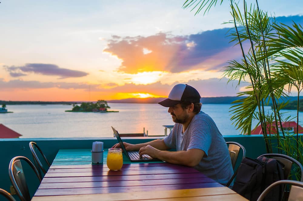Isla de Flores Hotel